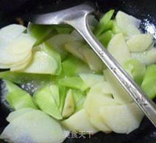 Fried Potatoes with Lettuce recipe