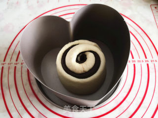 Heart-shaped Two-color Bread recipe
