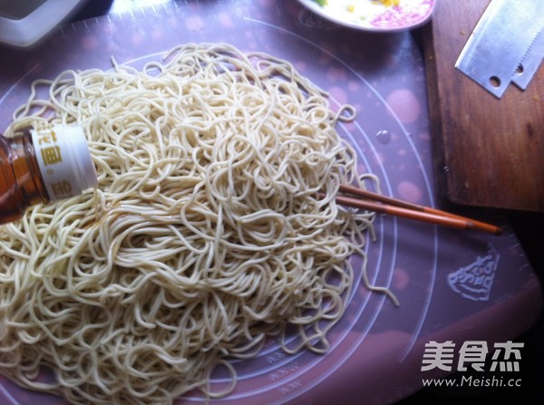 Hot Noodles with Sesame Paste recipe