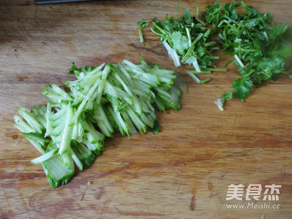 Bell Pepper and Egg Marinated Noodles recipe