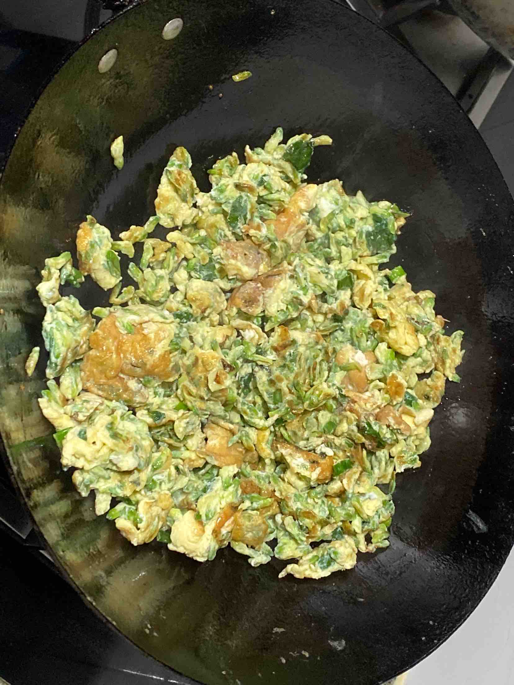 Scrambled Eggs with Sophora Japonica recipe