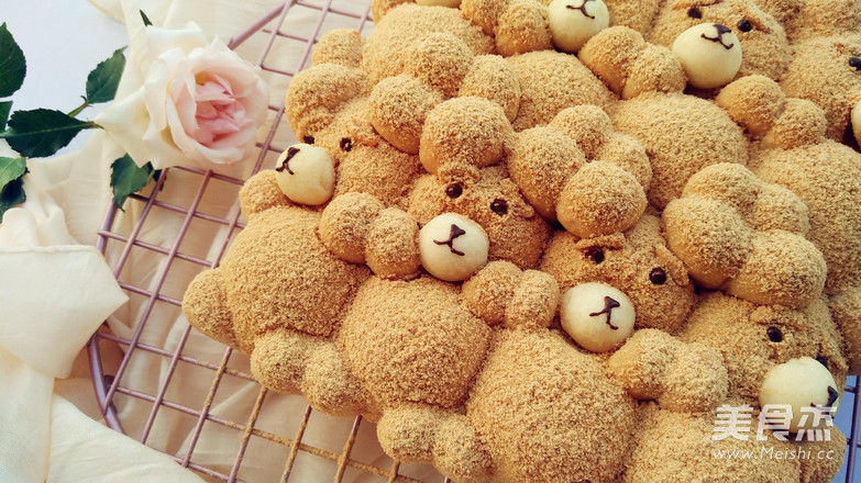 The Cute Teddy Bear Squeezes The Bread recipe