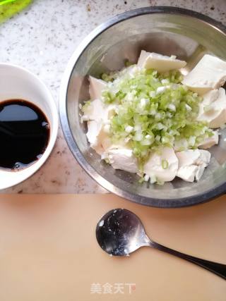 "flower Delicacy" Scallions Mixed with Tofu recipe