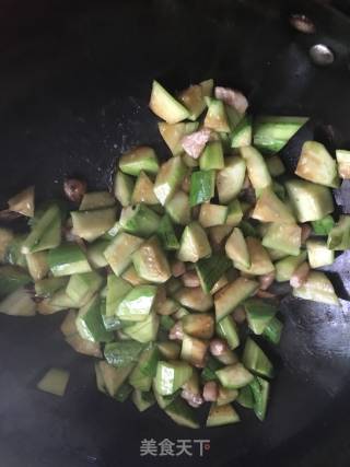 Stir-fried Loofah with Diced Pork recipe