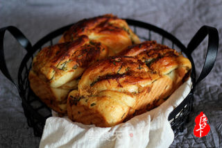 Fresh and Savory [chive Pork Floss Shredded Toast] recipe