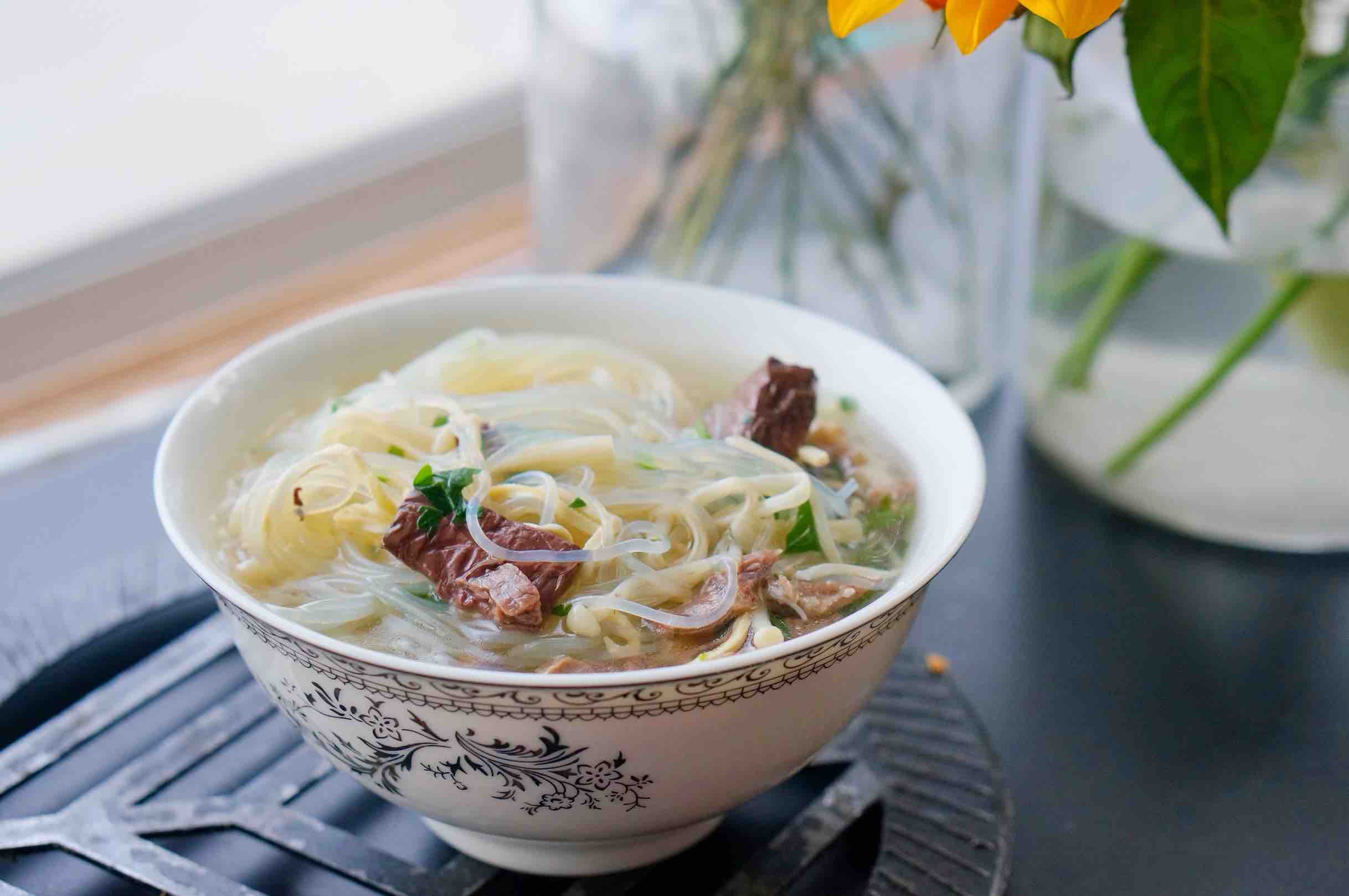 Beef Duck Blood Vermicelli Soup recipe