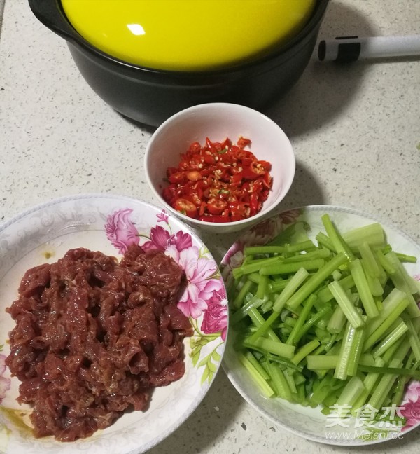 Stir-fried Beef with Celery (casserole Version) recipe