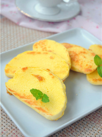 Pan Fried Steamed Buns with Egg
