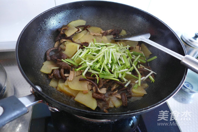 Yellow Mushroom Potato Chips recipe