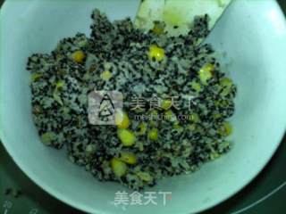 #新良第一节婚纱大赛# Cantonese-style Corn Black Sesame Moon Cakes recipe