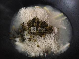 Sauerkraut and Spring Bamboo Shoots Pork Ribs Soup Noodles recipe