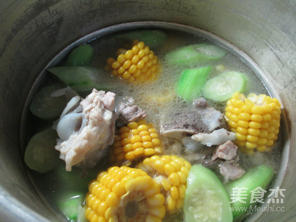 Loofah and Corn Tube Bone Soup recipe