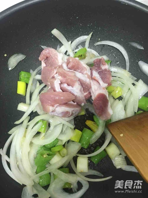 Spicy Stir-fried Octopus Foot Pork Belly recipe