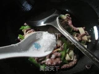 Stir-fried Octopus with Chili Pepper recipe