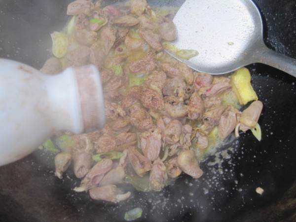 Stir-fried Chicken Hearts with Hot Peppers recipe