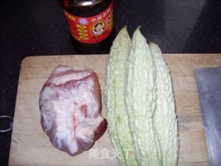 New Way to Eat---fried Pork with Sweet Bitter Gourd recipe