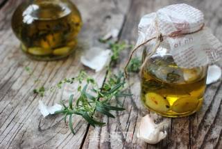 Rich Aroma---soaked Garlic in Olive Oil recipe