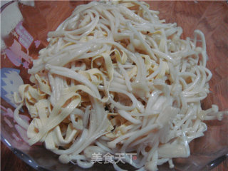 Dried Tofu Mixed with Enoki Mushrooms recipe