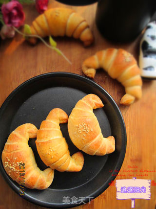 Unique Flavor of Hard Bread-golden Horns recipe