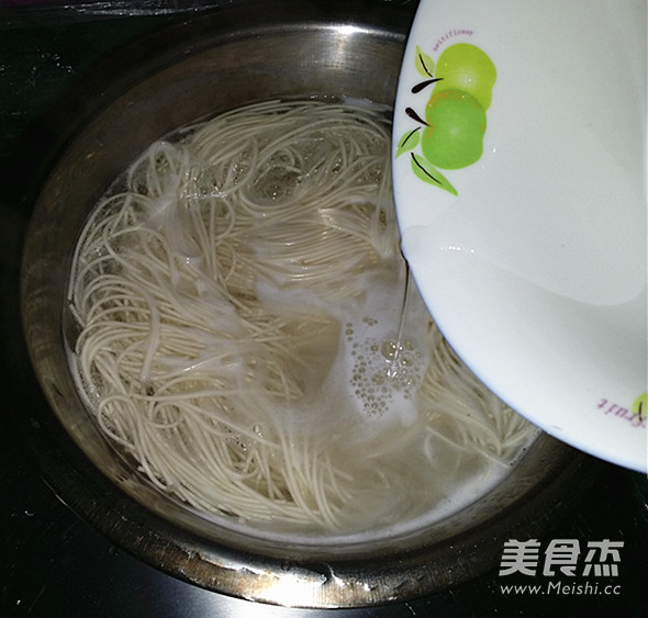 Nanjing Big Bowl Small Noodles recipe