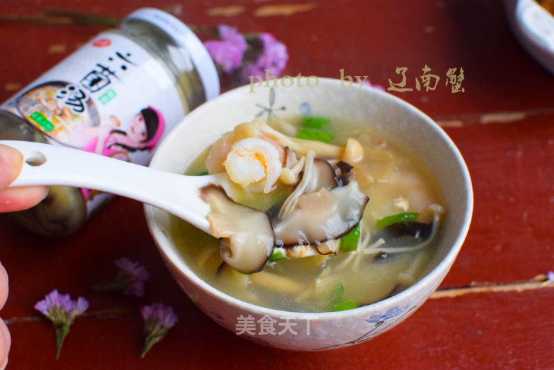 Fresh and Delicious Six Fungus Soup