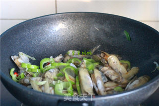 Spicy Stir-fried Xiao Ren Er Xian recipe