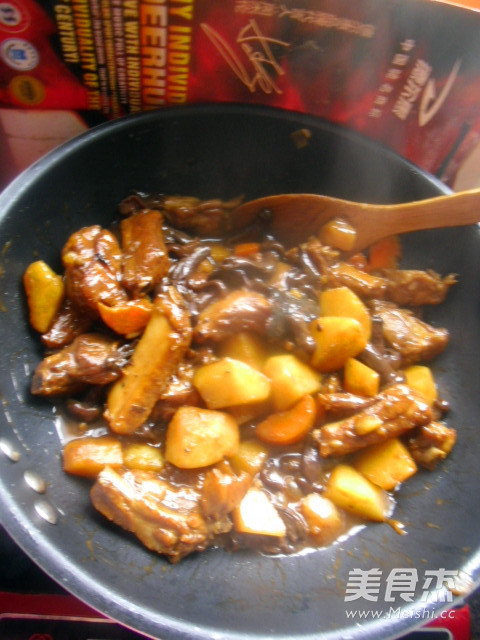 Stewed Potatoes with Red Mushroom Ribs recipe