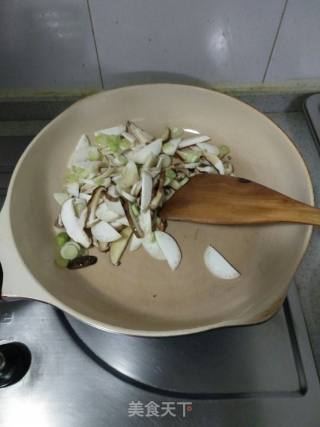 Stir-fried Chayote with Double Mushroom recipe