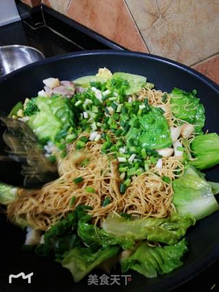 Fried Noodles with Beef and Egg in Oyster Sauce recipe