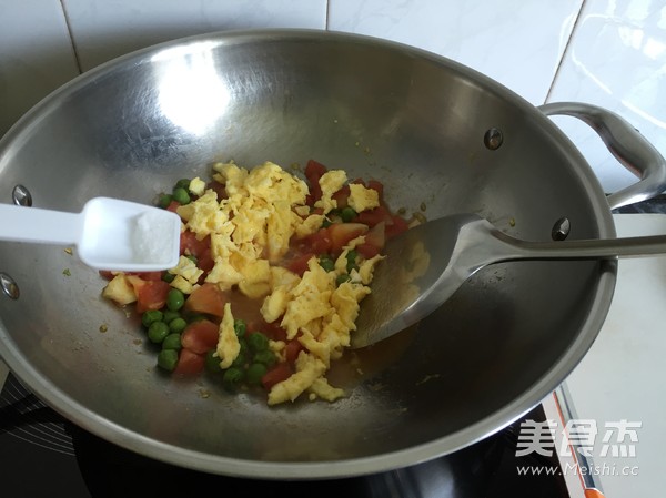 Noodles with Oyster Sauce and Tomato Sauce recipe