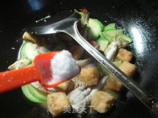 Boiled Crab with Tofu and Zucchini in Small Oil recipe