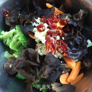 Garlic Broccoli with Fungus recipe