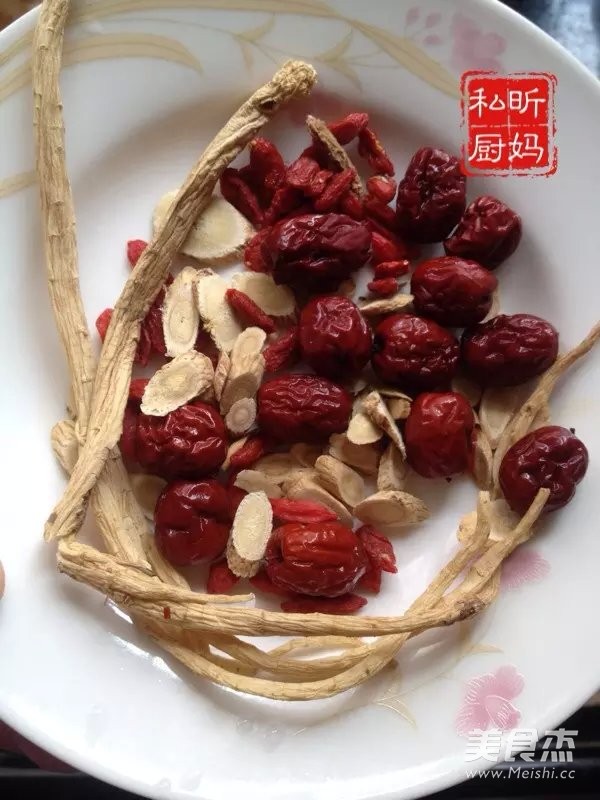 Tube Bone Wild Lotus Root Mushroom in Clay Pot recipe