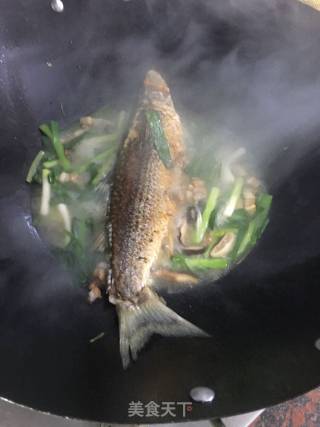 Braised Mullet with Garlic Sprouts recipe