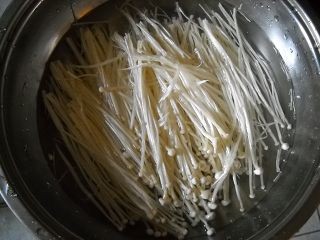 Laba Beans Mixed with Enoki Mushrooms recipe