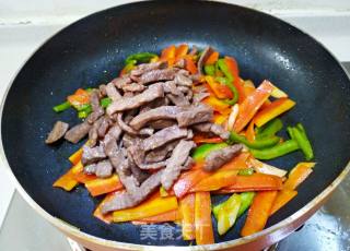 Stir-fried Steak with Green Peppers and Carrots recipe