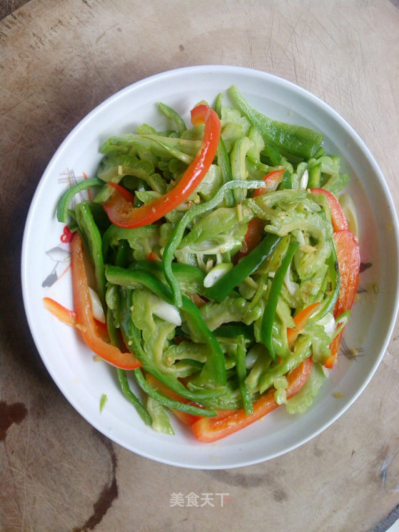 Stir-fried Bitter Gourd with Double Pepper recipe