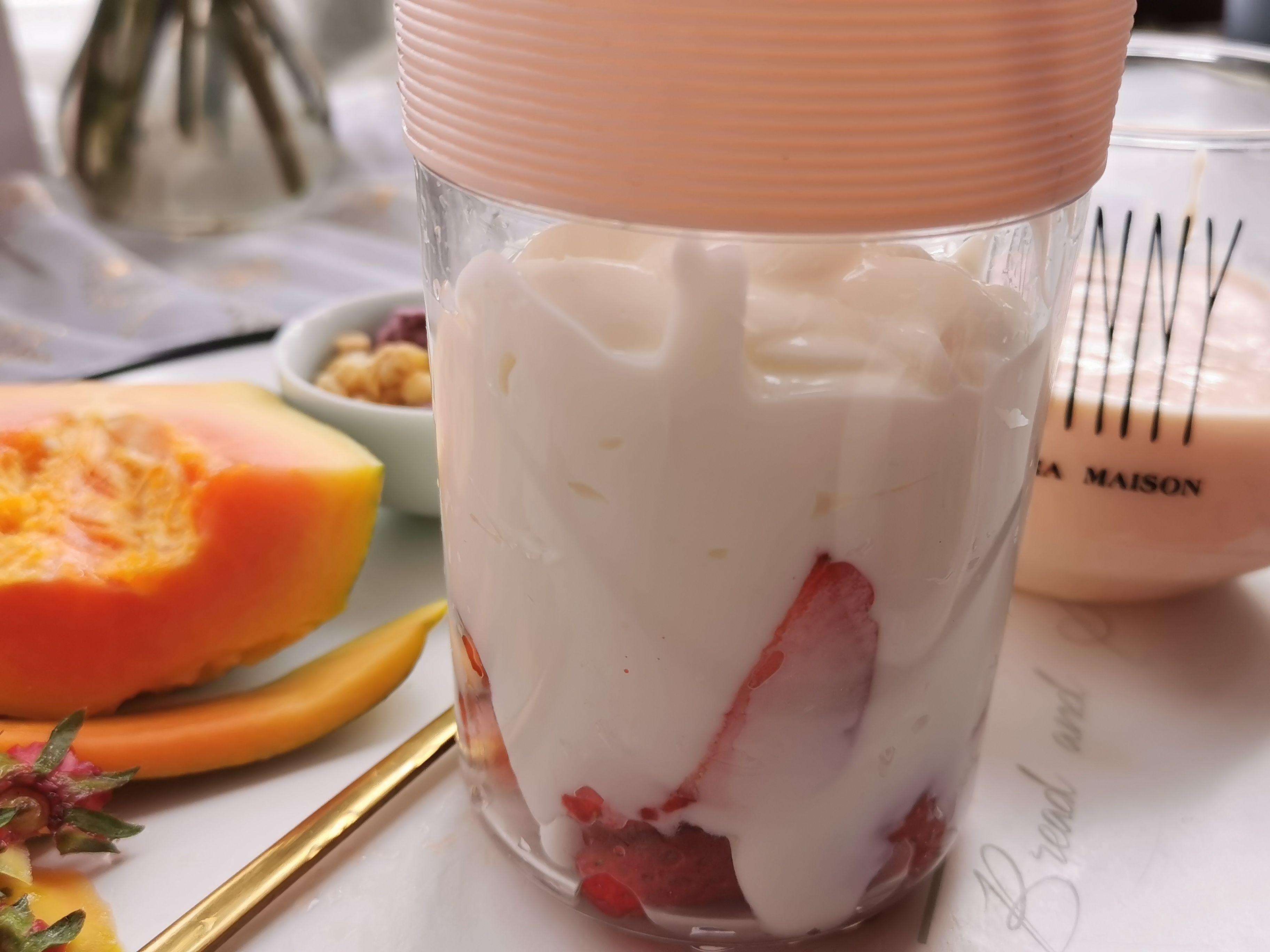Strawberry and Papaya Two-color Milkshake recipe