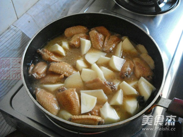 Braised Chicken Wings with Potatoes recipe