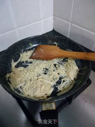 Enoki Mushroom Omelet recipe