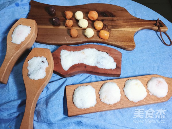 Youjia Fresh Kitchen: Fresh Rice Mooncakes recipe