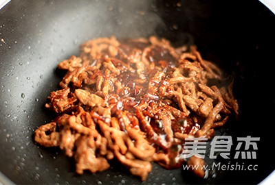 Black Pepper Shredded Beef with Rosa Lettuce recipe