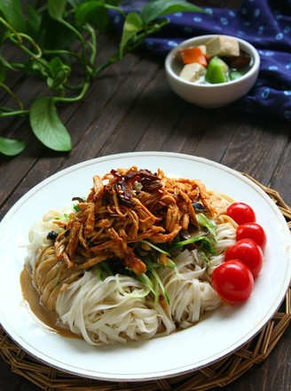 Simple Cold Noodles with Chicken Shredded