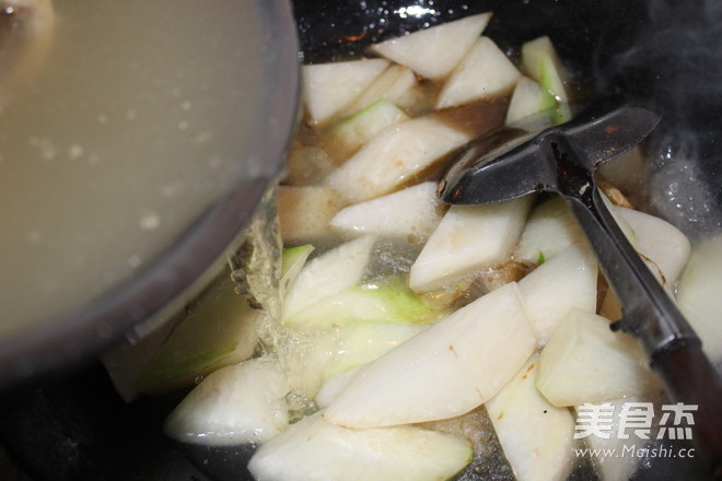 Beef Bone Soup with Roasted Radish recipe