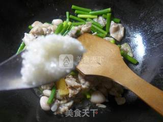 Stir-fried Bullfrog with Garlic Stalks recipe