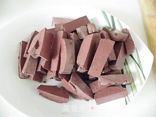 A Quick Appetizer Nutritious Dish Worth 2 Yuan-----stir-fried Pork Blood with Leeks recipe