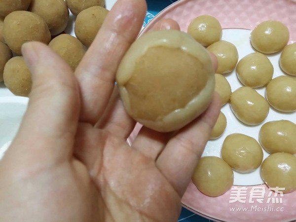 Mooncake with Lotus Seed Paste with Xylitol recipe