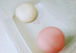 Creative Steamed Buns-two-color Cat's Claw Milk Knife to Cut Steamed Buns recipe