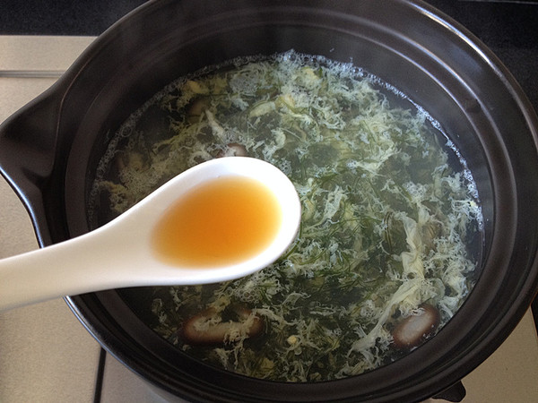 Seaweed and Mushroom Egg Soup recipe