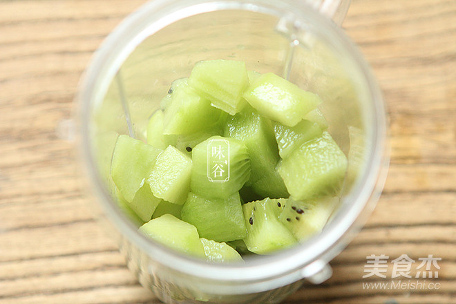 Kiwi Lemon Juice with Vitamin C recipe